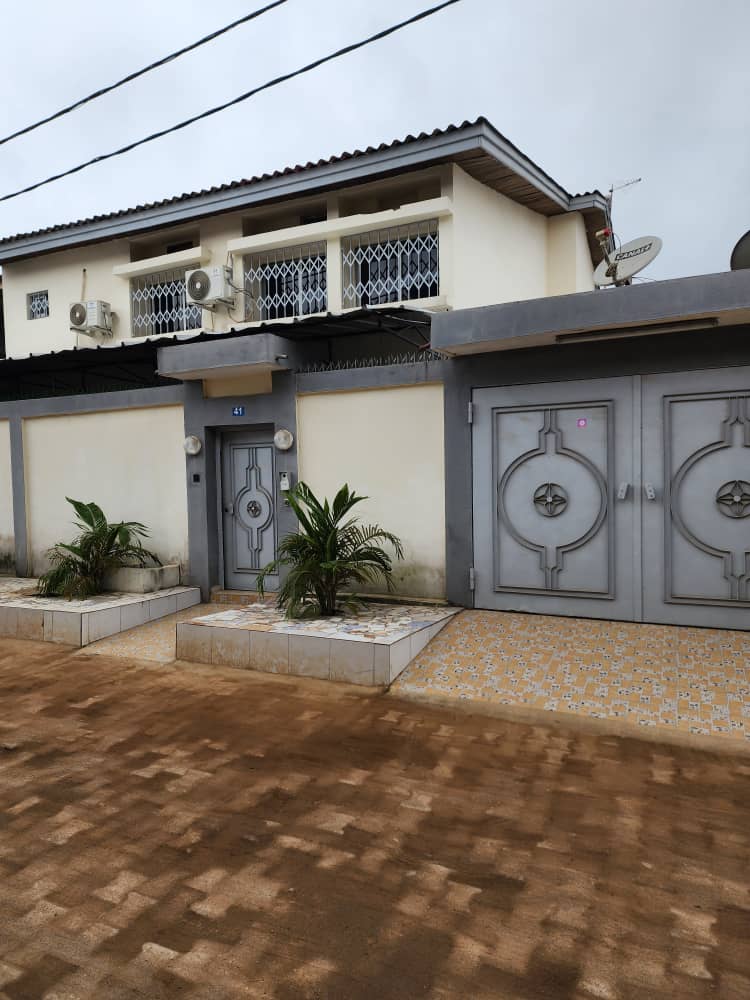 Cause départ vend une villa duplex a la Riviera Faya 