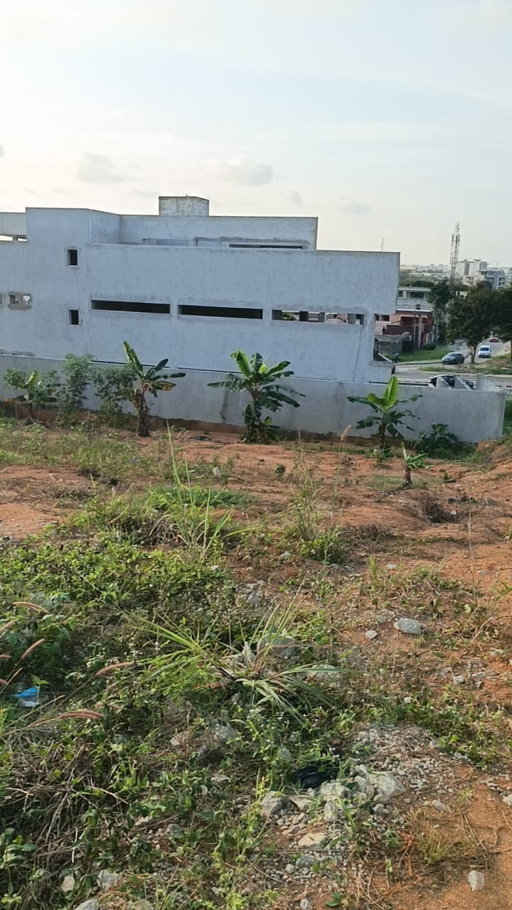 Beau Terrain constructible a Beverly Hill du Golf 4 