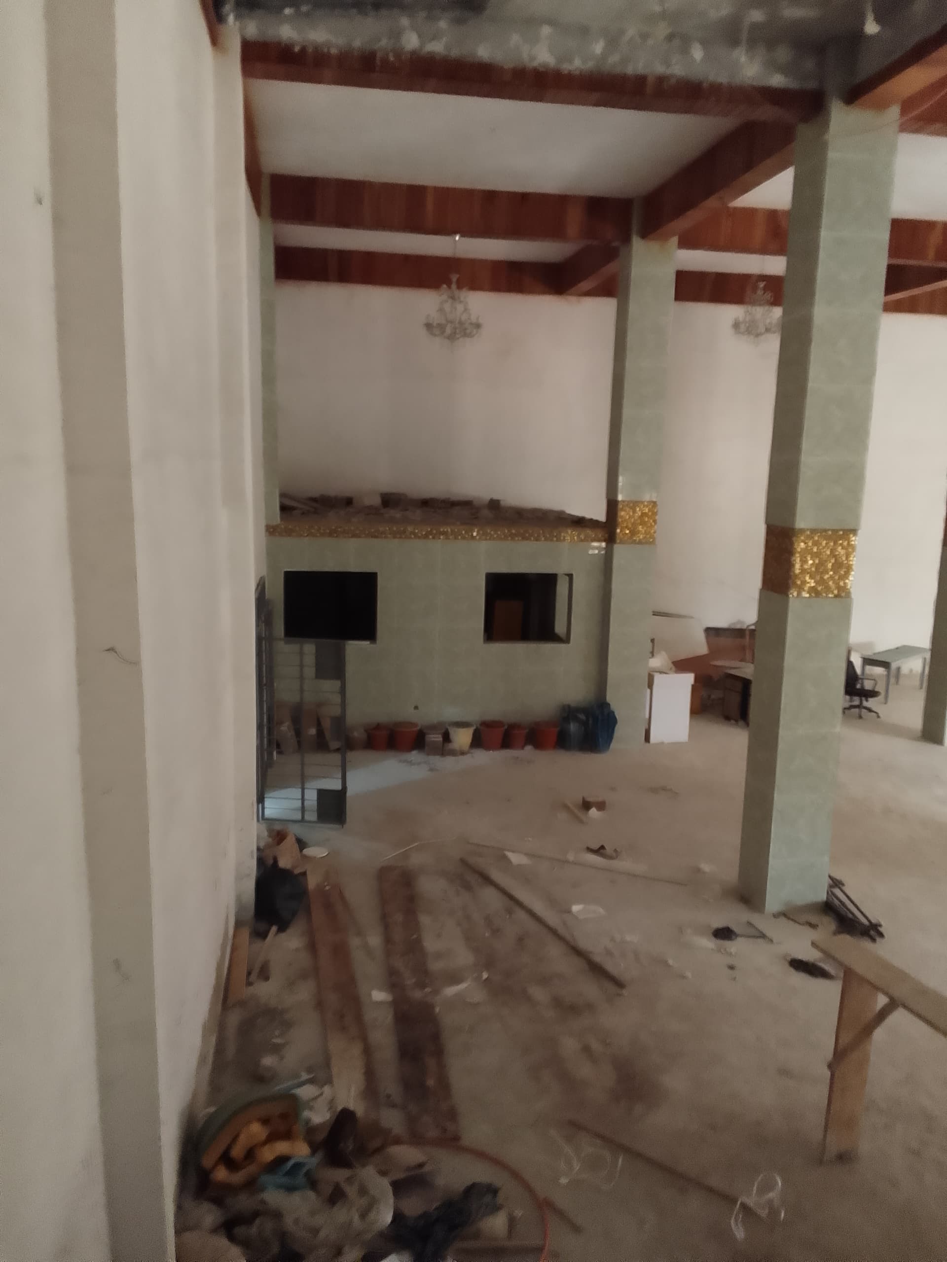 Location d'un Gd Magasins a la Riviera 2 