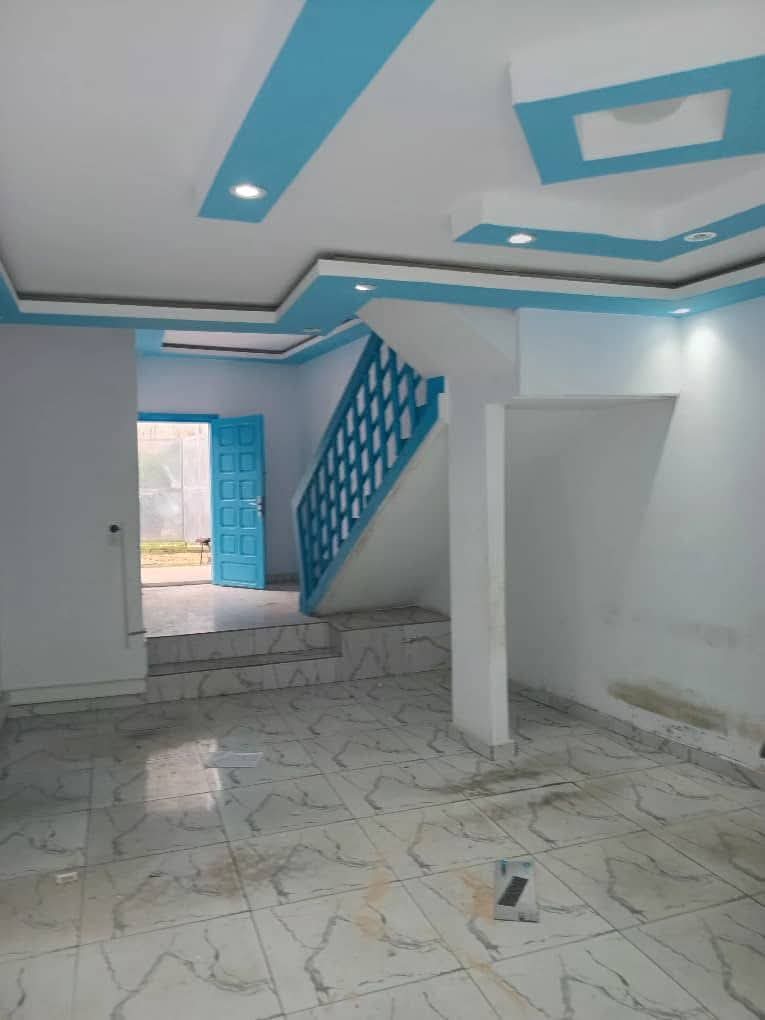 Villa duplex de 5 pièces a Cocody centre 